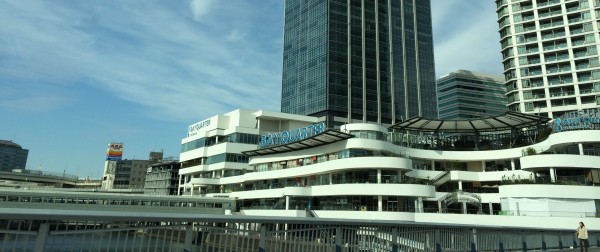 『横浜ベイクォーター』横浜駅から3分にあるショッピングモール